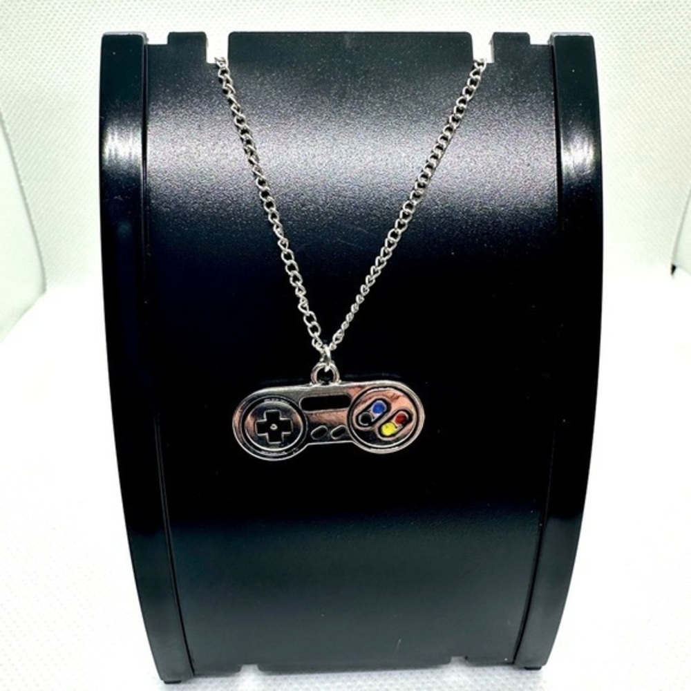 Video game‎ controller retro pendant​​​ 🦕